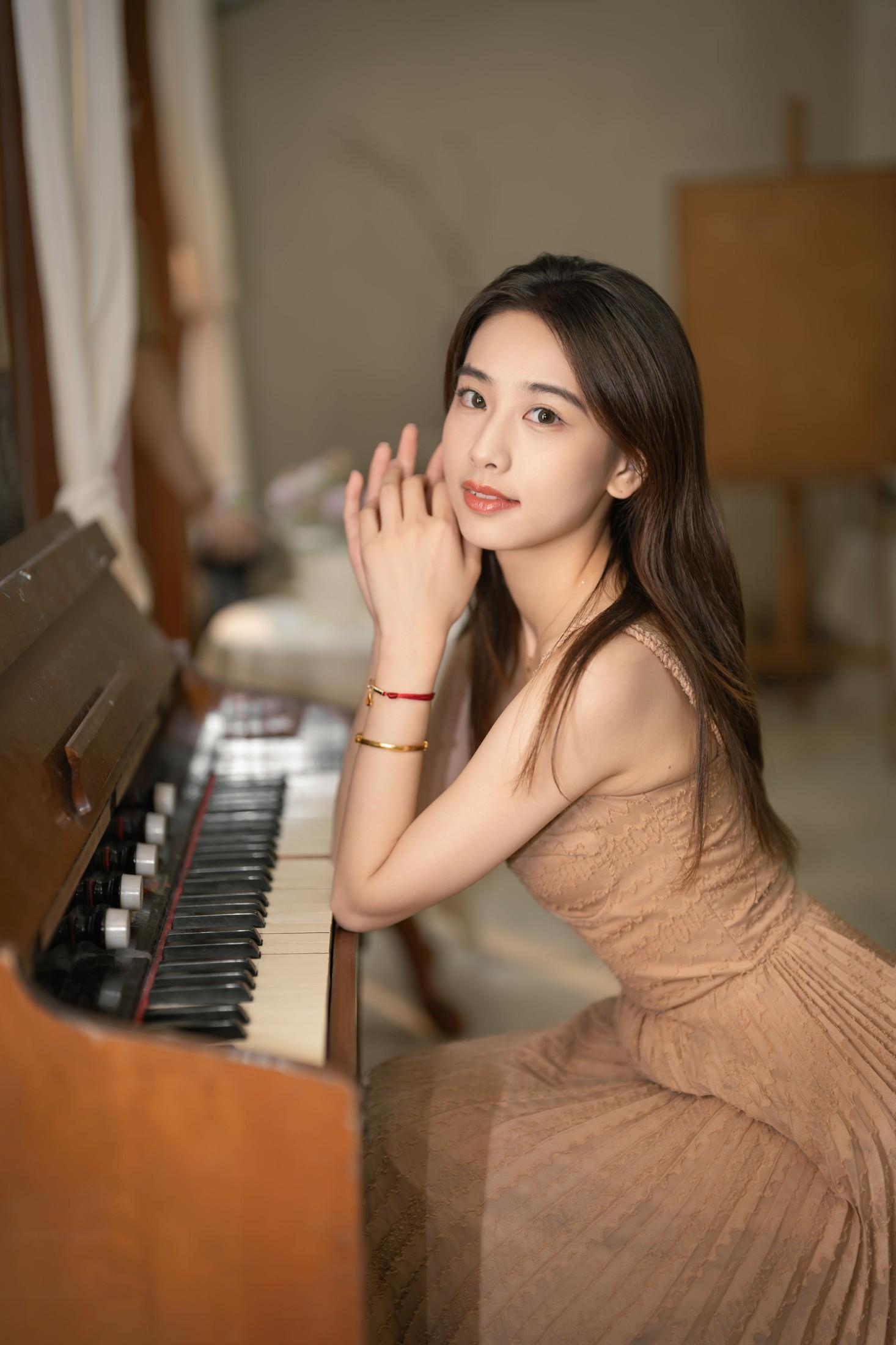 ID10066琴键的那束光 - 妍画集-妍画集