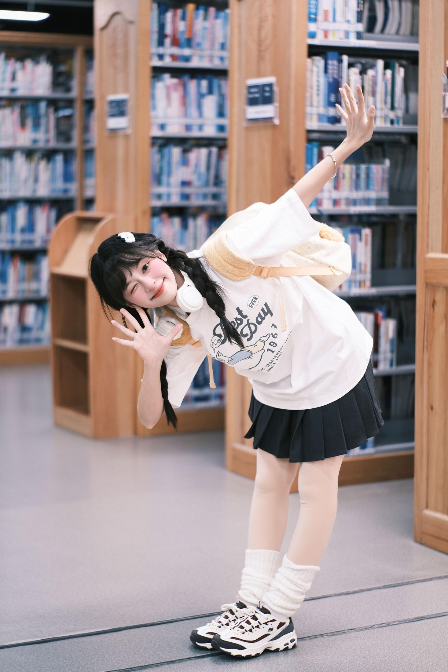 夏芋小年 – 《图书馆女孩》[27P] 插图5