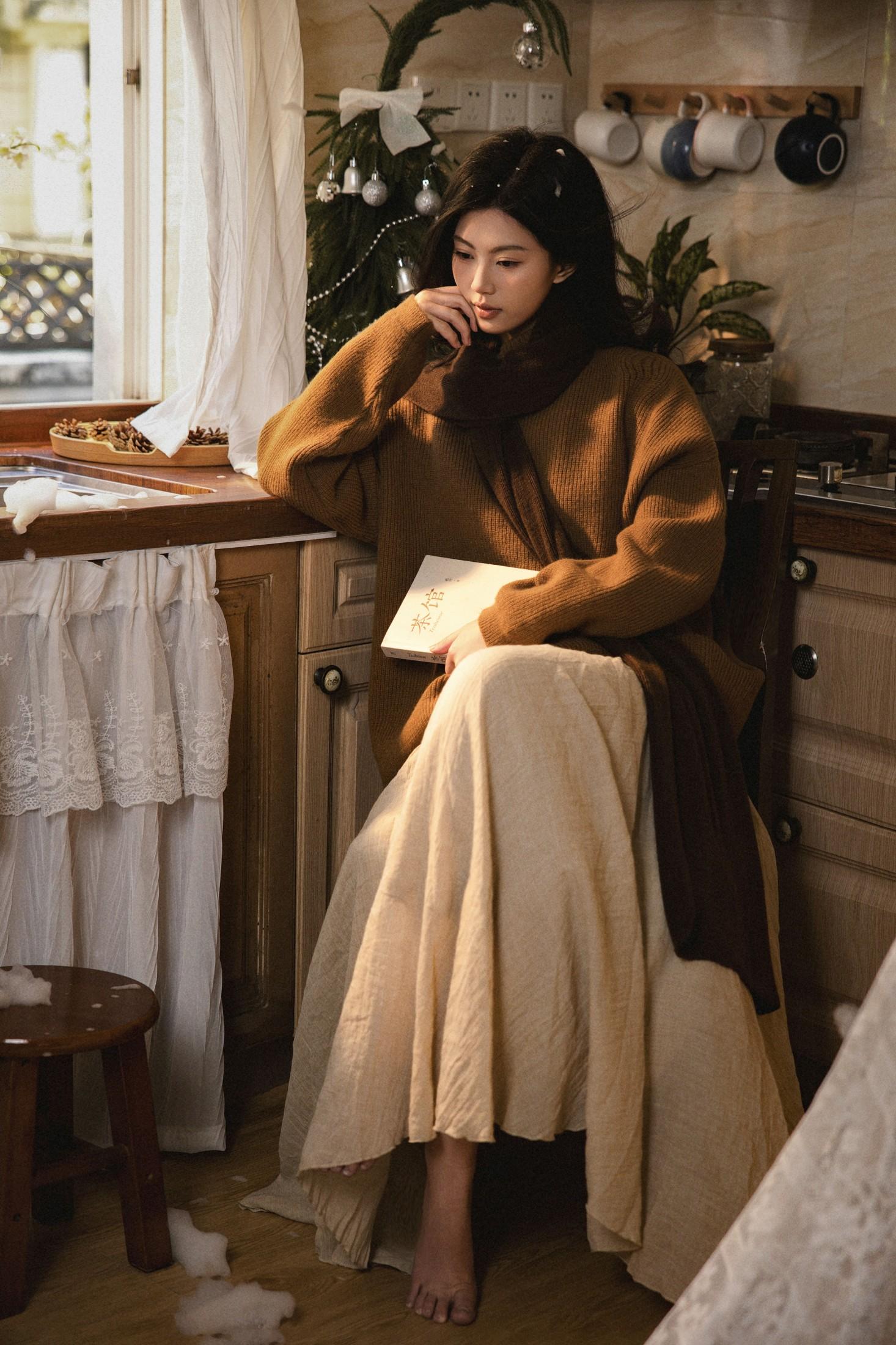 ID9846深秋厨房的文艺少女 - 妍画集-妍画集